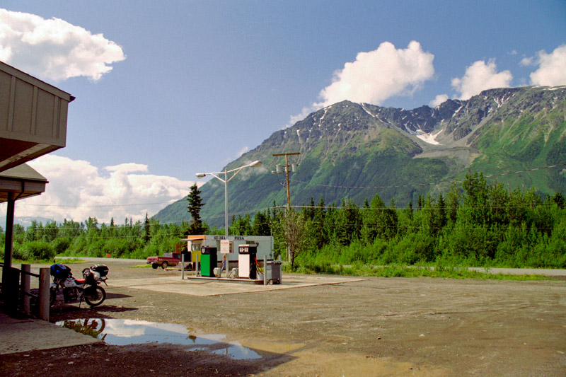 カナダの田舎のガソリンスタンド