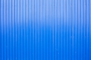 ブルーの金属の外壁