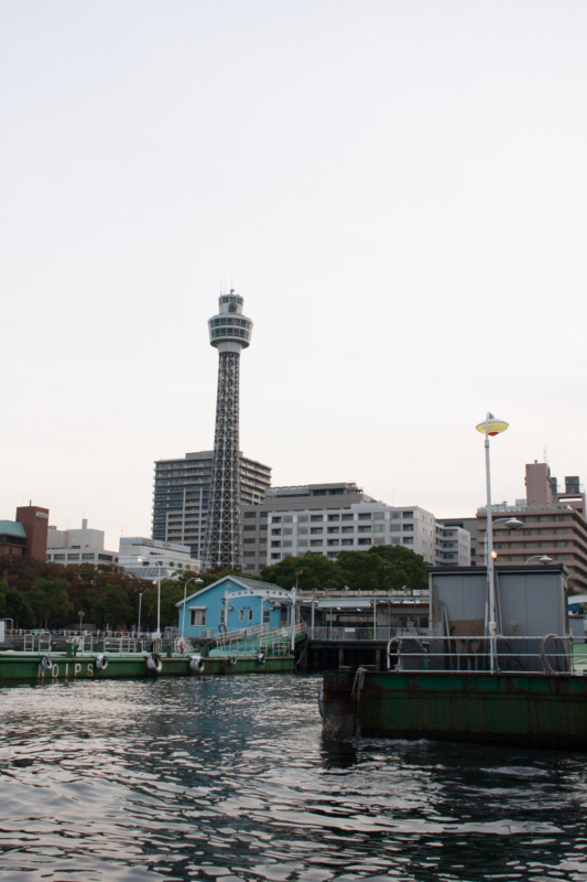 海から見た横浜の眺めのフリー写真素材