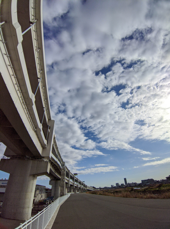 鶴見川サイクリングコースの都筑IC付近フリー写真素材