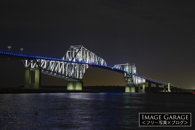 若洲海浜公園から見た東京ゲートブリッジの夜景のフリー写真素材（無料）