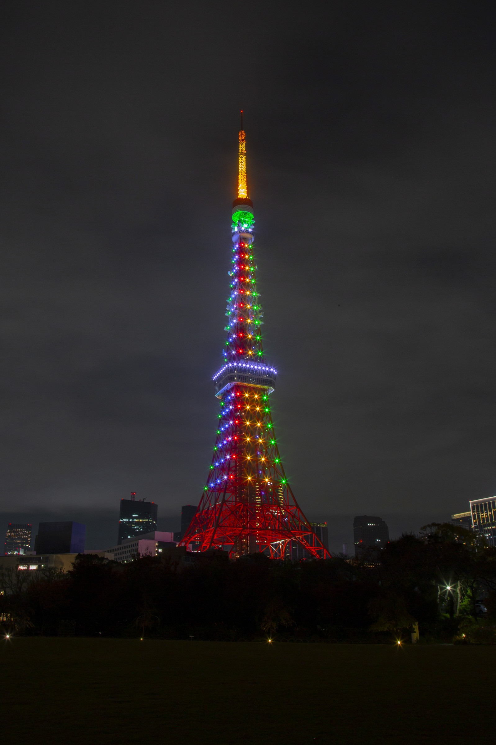 虹色に輝く東京タワー のフリー写真素材 フリー写真有