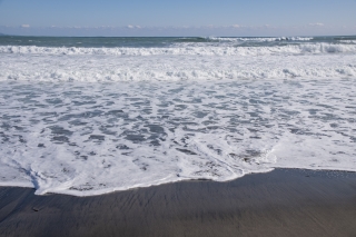 千葉県の海岸の波打ち際