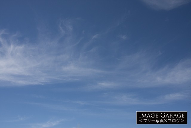 うっすらと雲がある青空フリー写真素材（無料）