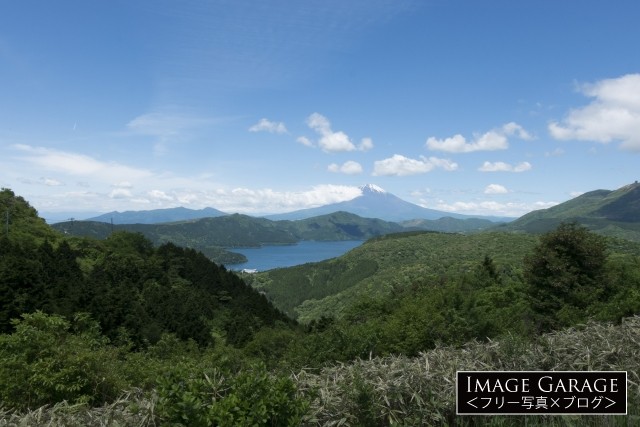 箱根・大観山展望台から眺める富士山と芦ノ湖のフリー写真素材（無料）