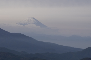 清里・清泉寮から眺めた水墨画のような富士山