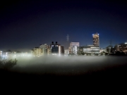 鶴見川の川霧 ・雲に浮く新横浜の街