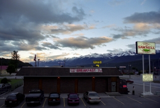 ゴールデンのモーテルから眺めたカナダの山々