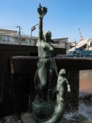 大崎ニューシティー内・平和の誓い像