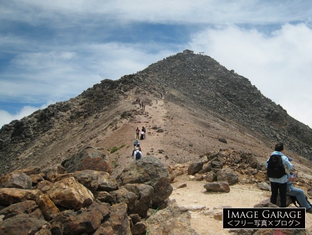 蚕玉岳から見上げた剣ヶ峰（乗鞍岳）のフリー画像（無料写真素材）