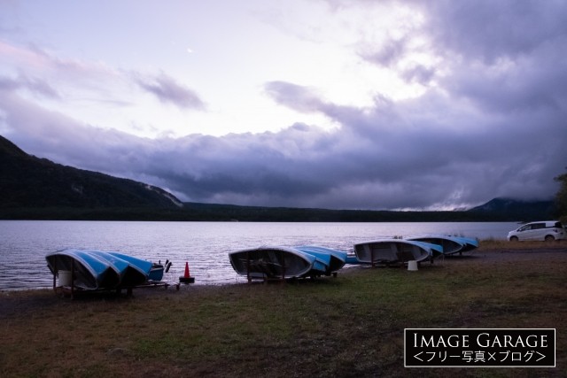 西湖の湖畔風景のフリー写真素材（無料）