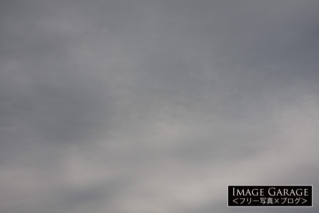 どんよりした曇り空（横）のフリー画像（無料写真素材）