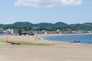 白い砂浜が続く三浦海岸