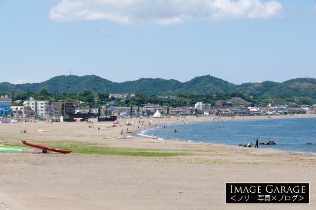 白い砂浜が続く三浦海岸のフリー写真素材（無料）