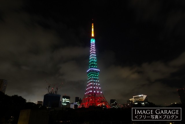 8月山色の東京タワーの夜景のフリー画像（無料写真素材）