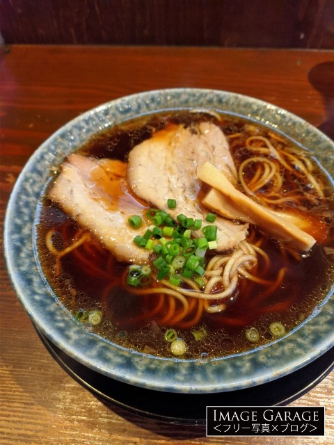 メニューは熟成醤油ラーメンのみ 古式ラーメン鶴亀 フリー写真有 イメージガレージ