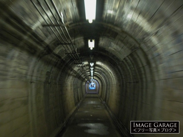 野山北自転車道路・御岳トンネル内部のフリー画像（無料写真素材）