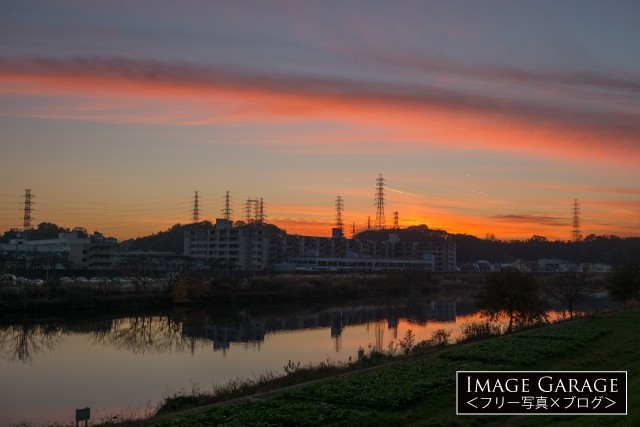 鶴見川の夕焼（綱島）のフリー写真素材（無料画像）
