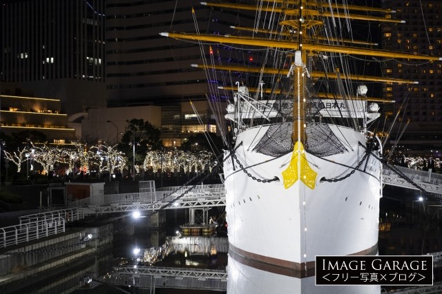 日本丸（初代）の船首正面のフリー写真素材（無料画像）