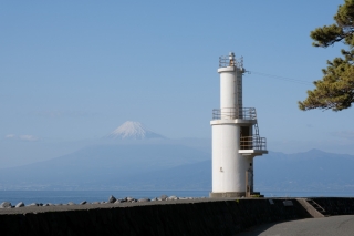戸田灯台と富士山