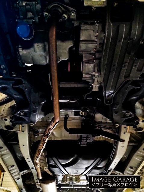 ホンダN-ONE・エンジン下回りのフリー写真素材（無料画像）