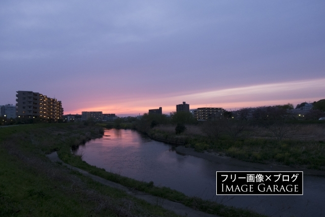 鶴見川と夕焼け（鴨居付近）のフリー写真素材（無料画像）