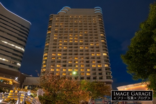 夜の横浜ベイホテル東急のフリー写真素材（無料画像）