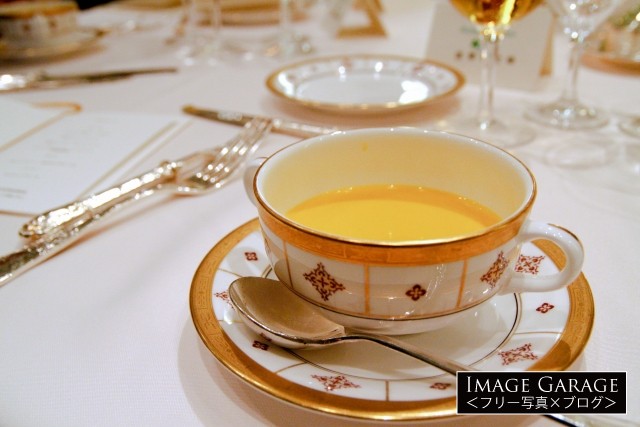 結婚式料理〜南瓜のクリームスープのフリー写真素材（無料画像）
