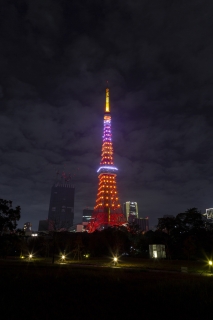 ハロウィン色の東京タワー（縦位置）