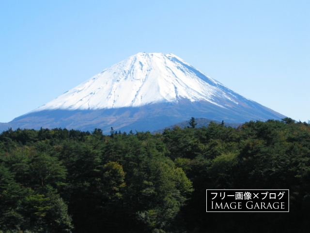 精進湖から眺めた富士山のフリー画像（無料写真素材）