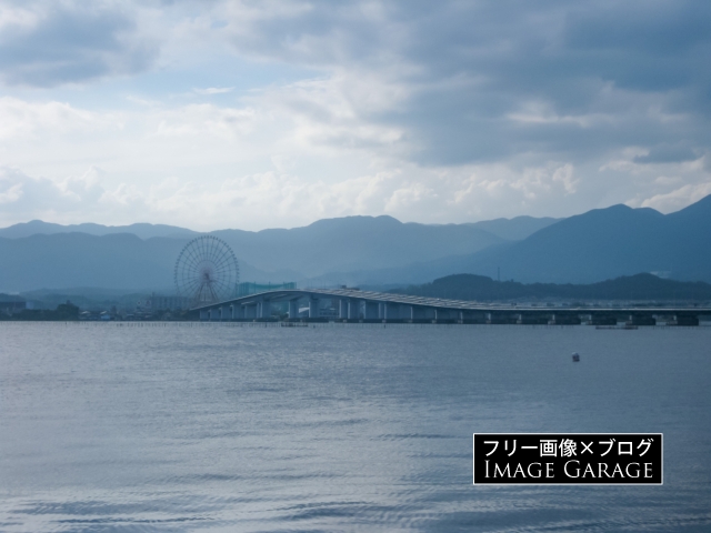 観覧車があった時代の琵琶湖大橋のフリー写真素材（無料画像）
