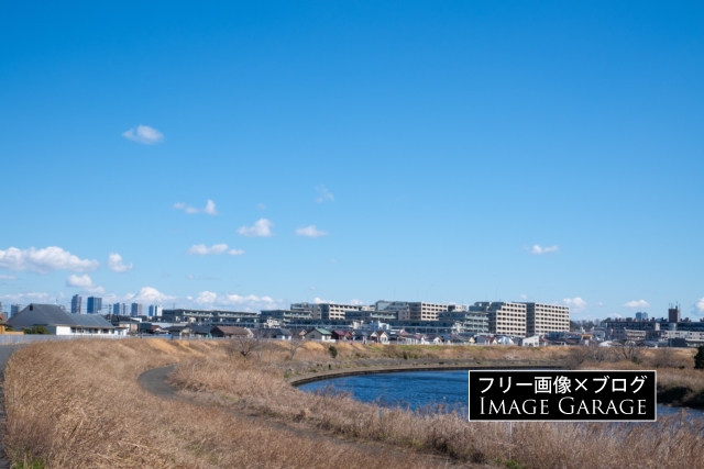 綱島の町と鶴見川のフリー写真素材（無料画像）