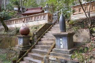秩父御嶽神社の砲弾と水雷