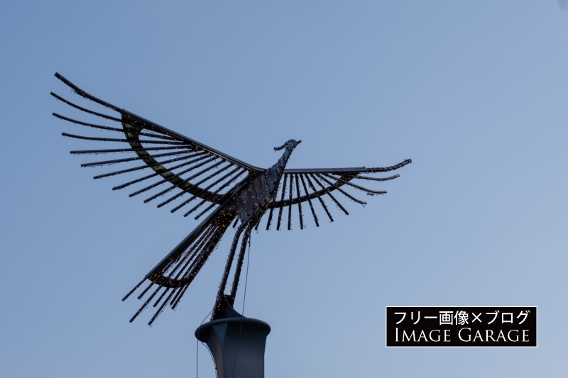 横浜元町のアーチの上のフェニックスのフリー写真素材（無料画像）
