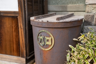 柳下家の鉄製の天水桶