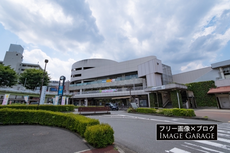 西武池袋線・入間市駅（南口）のフリー写真素材（無料画像）