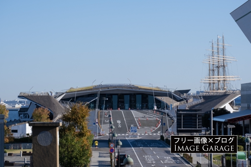 大桟橋（正面・道路側より）のフリー写真素材（無料画像）