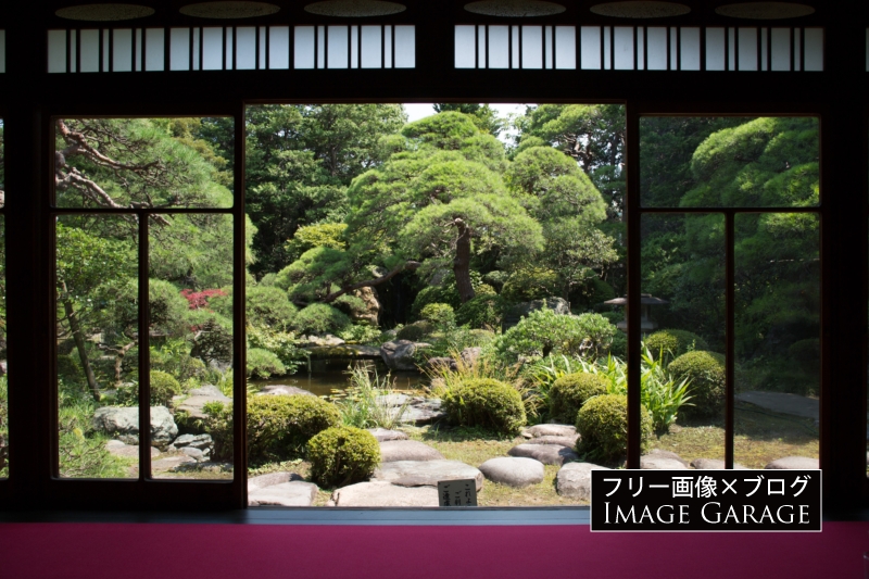山本亭から眺めた庭園のフリー写真素材（無料画像）