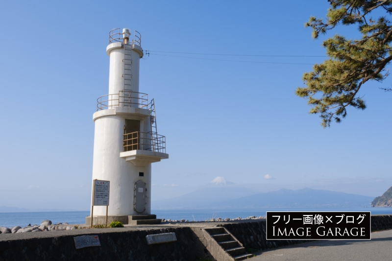 戸田灯台と富士山のフリー画像（無料写真素材）