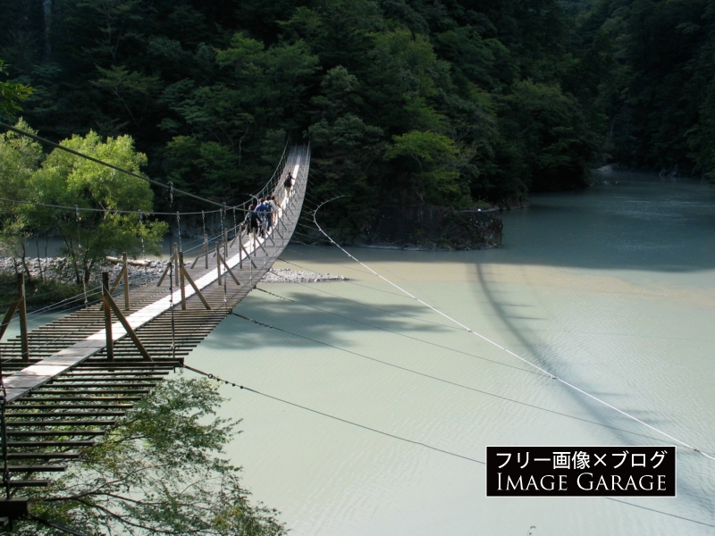 夢の吊橋（寸又峡）のフリー写真素材（無料画像）