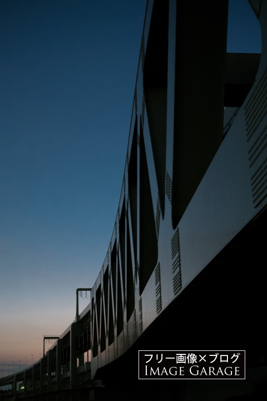 夕映えの大熊川トラス橋のフリー写真素材（無料画像）