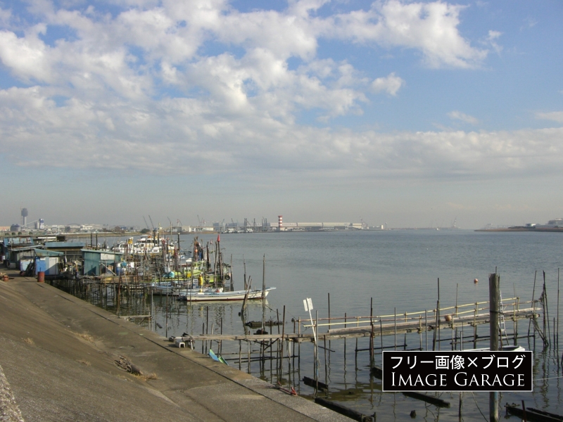 多摩川・羽田第一水門から下流を見た風景のフリー写真素材（無料画像）