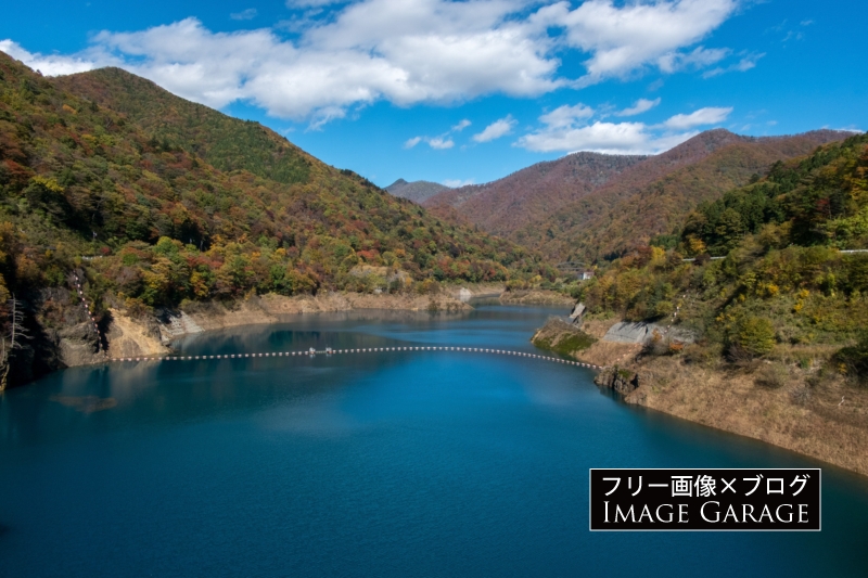 四万川ダムから見た奥四万湖のフリー写真素材（無料画像）