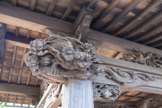 川越・蓮馨寺の水舎の彫刻