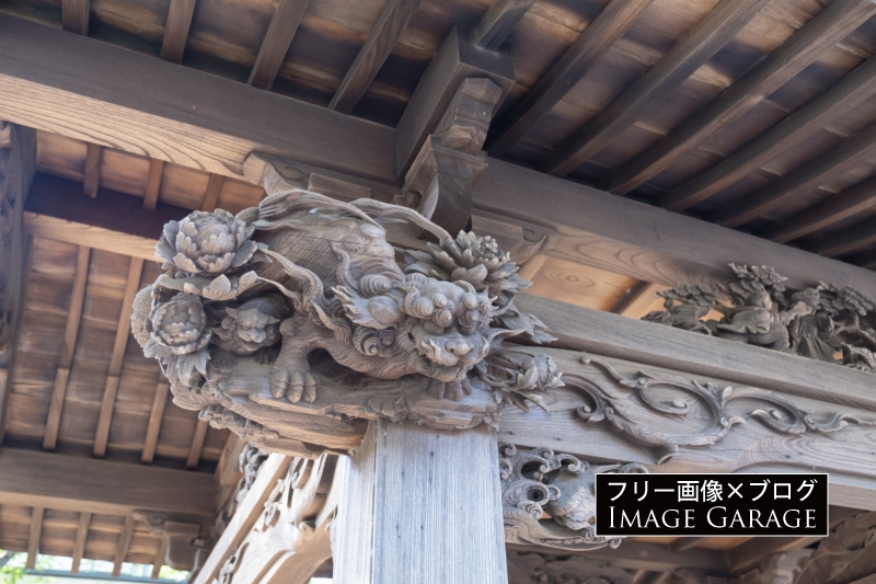 川越・蓮馨寺の水舎の彫刻のフリー写真素材（無料画像）