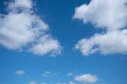 フワッとした雲のある青空