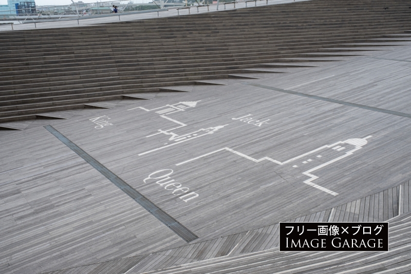 横浜大さん橋・屋外イベント広場の横浜三塔のイラストのフリー写真素材（無料画像）