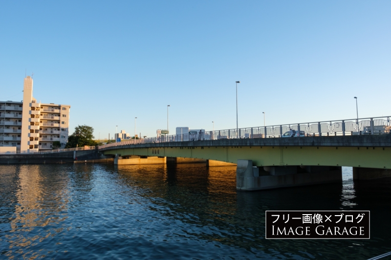 潮鶴橋（鶴見川）のフリー写真素材（無料画像）