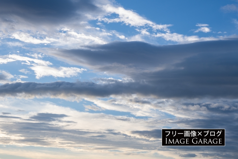 優しく柔らかい夕方の空のフリー写真素材（無料画像）