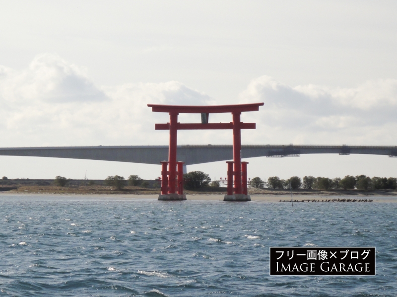 浜名湖・弁天島の赤鳥居のフリー写真素材（無料画像）